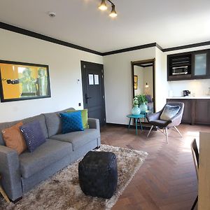 Deluxe Studio